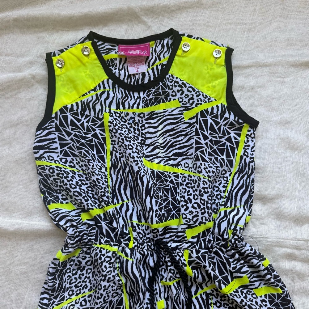 Sporty Green and Black Romper with Elastic Waist - Picture 4 of 7
